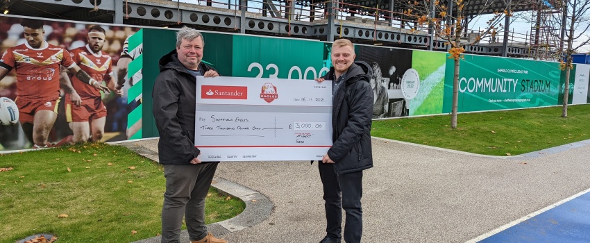 Sheffield Eagles Supporters Association present club with SquadBuilder Cheque