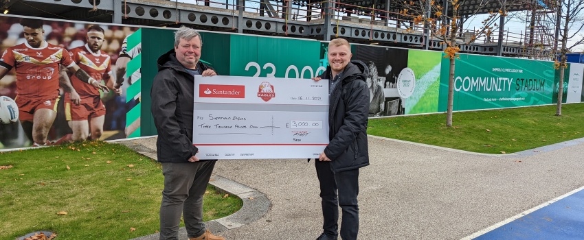 Sheffield Eagles Supporters Association present club with SquadBuilder Cheque