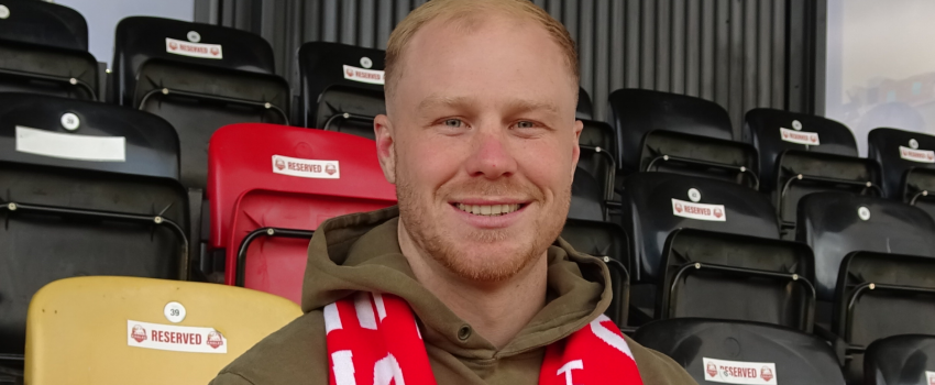 Kieran Gill signs a two-year deal with the Eagles!