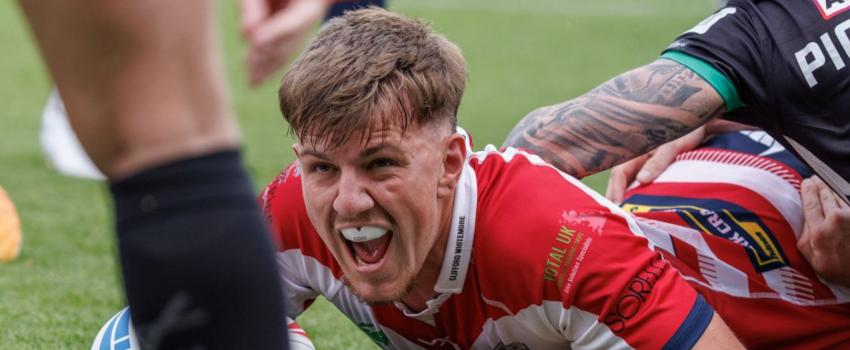 Brad Gallagher signs on loan until end of the season!